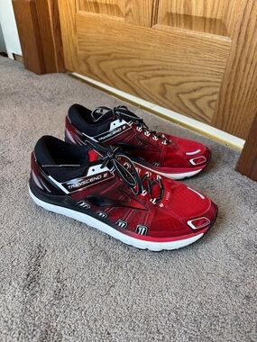 Brooks Transcend 2 Red Black Running Shoes SIZE 10.5 Cushioned Athletic Sneakers
